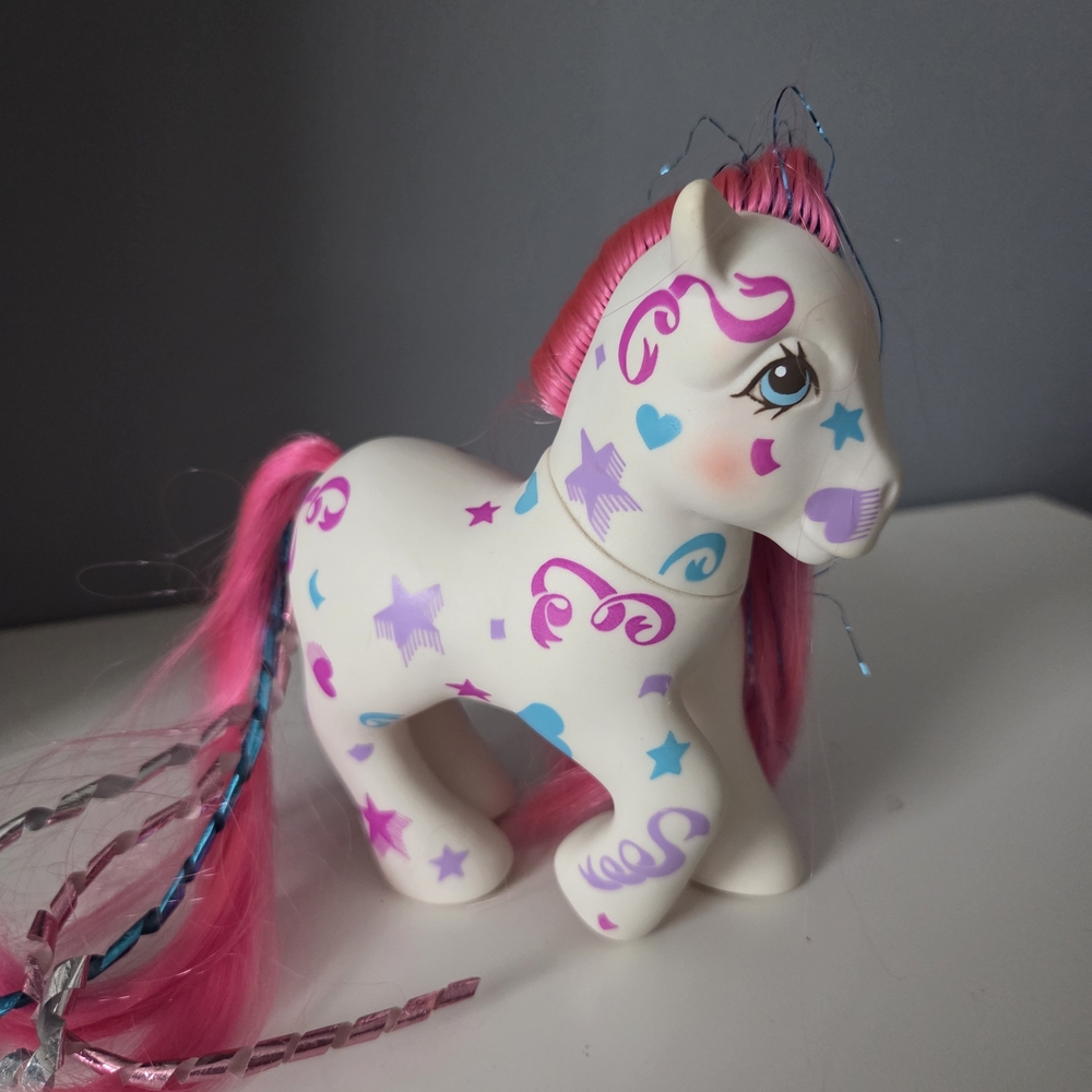 G1 Birthday Pony (Gingerbread Pose)